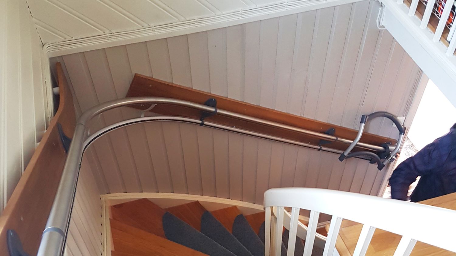AssiStep Traphulp - kan bij trappen met een bocht worden gemonteerd